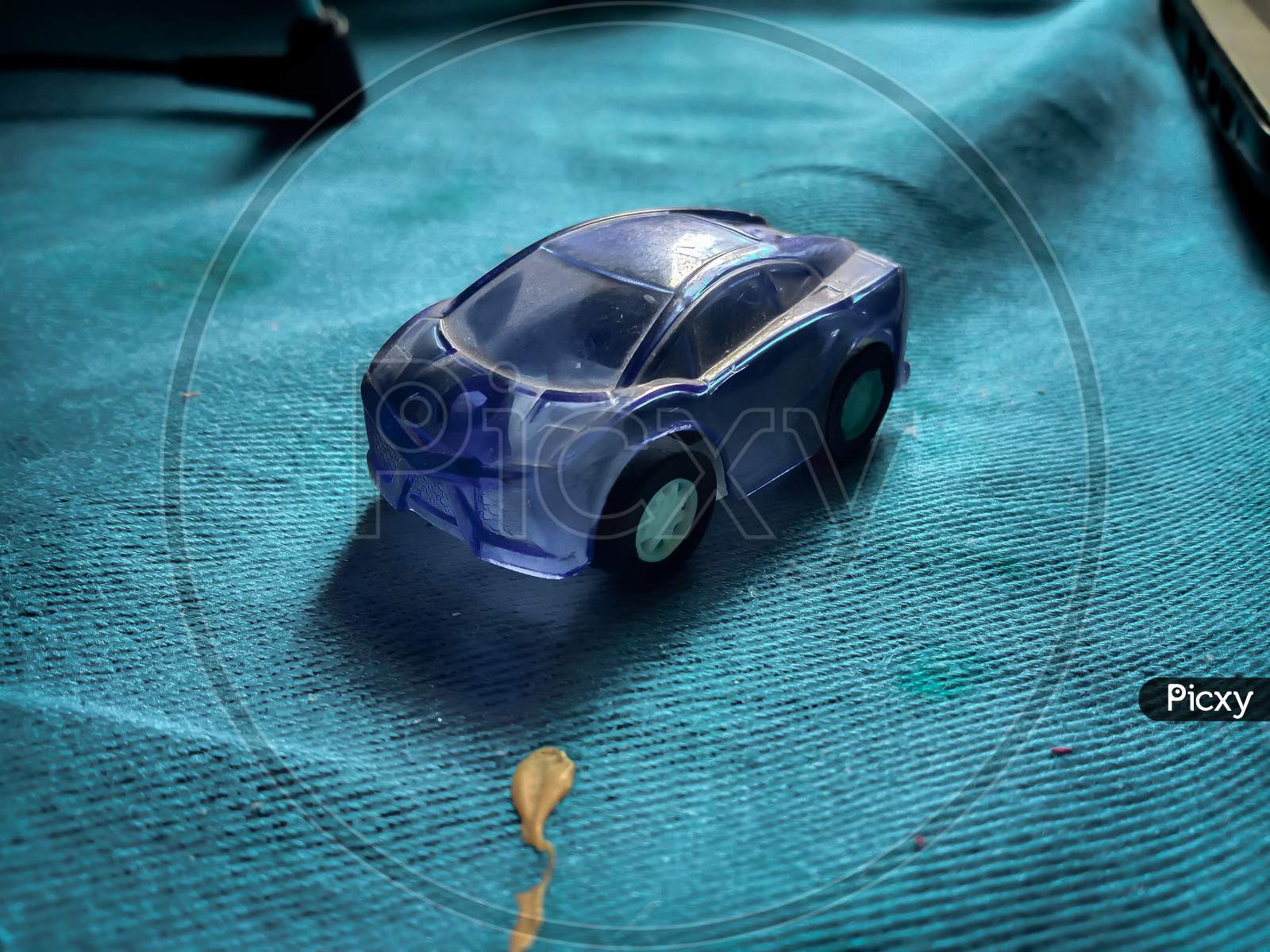 a small blue toy car image with some selective focus