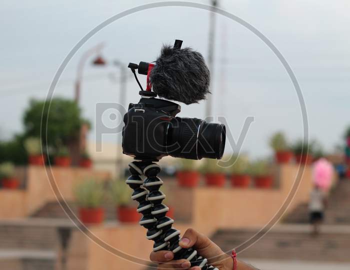 Vlogging camera bhi mic and gorilla pod