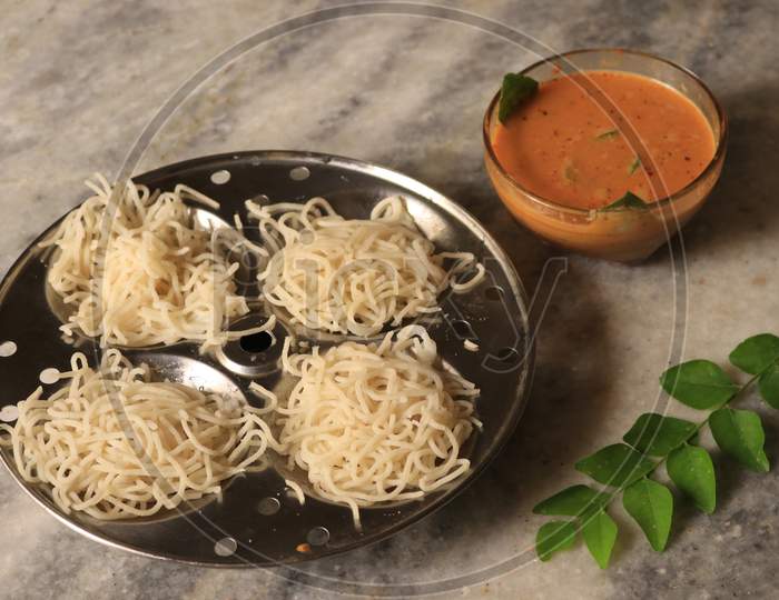 Rice Noodles in Idly Plate with Curry