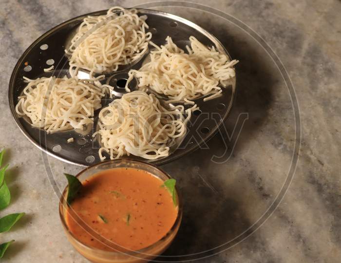 Rice Noodles in Idly Plate with Curry