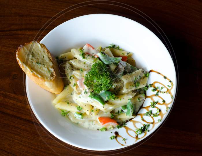 Tasty White Sauce Pasta With Great Presentation