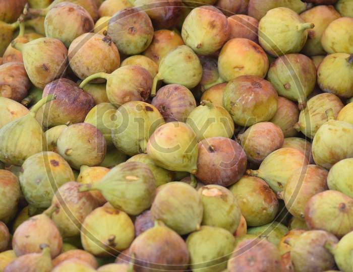 fig fruits, a sweet, soft, purple or green fruits at road side