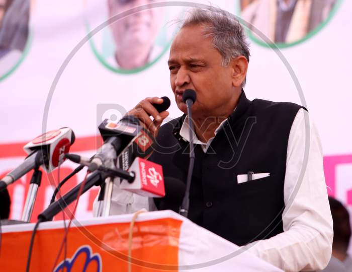 Ashok Gehlot, Chief Minister of Rajasthan delivers a speech in a campaign rally in Pushkar, Rajasthan on April 16, 2019