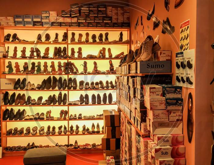 Footwear Shop In Mumbai