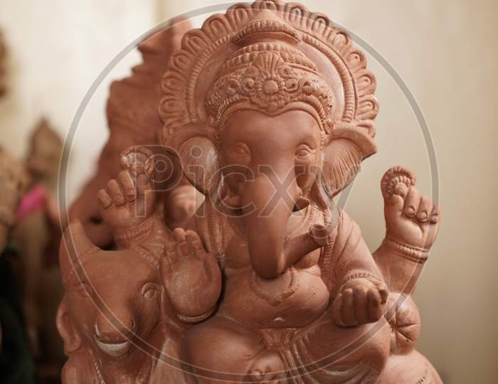 statue of god ganesh which is not let painted due to covid-19 pandamic