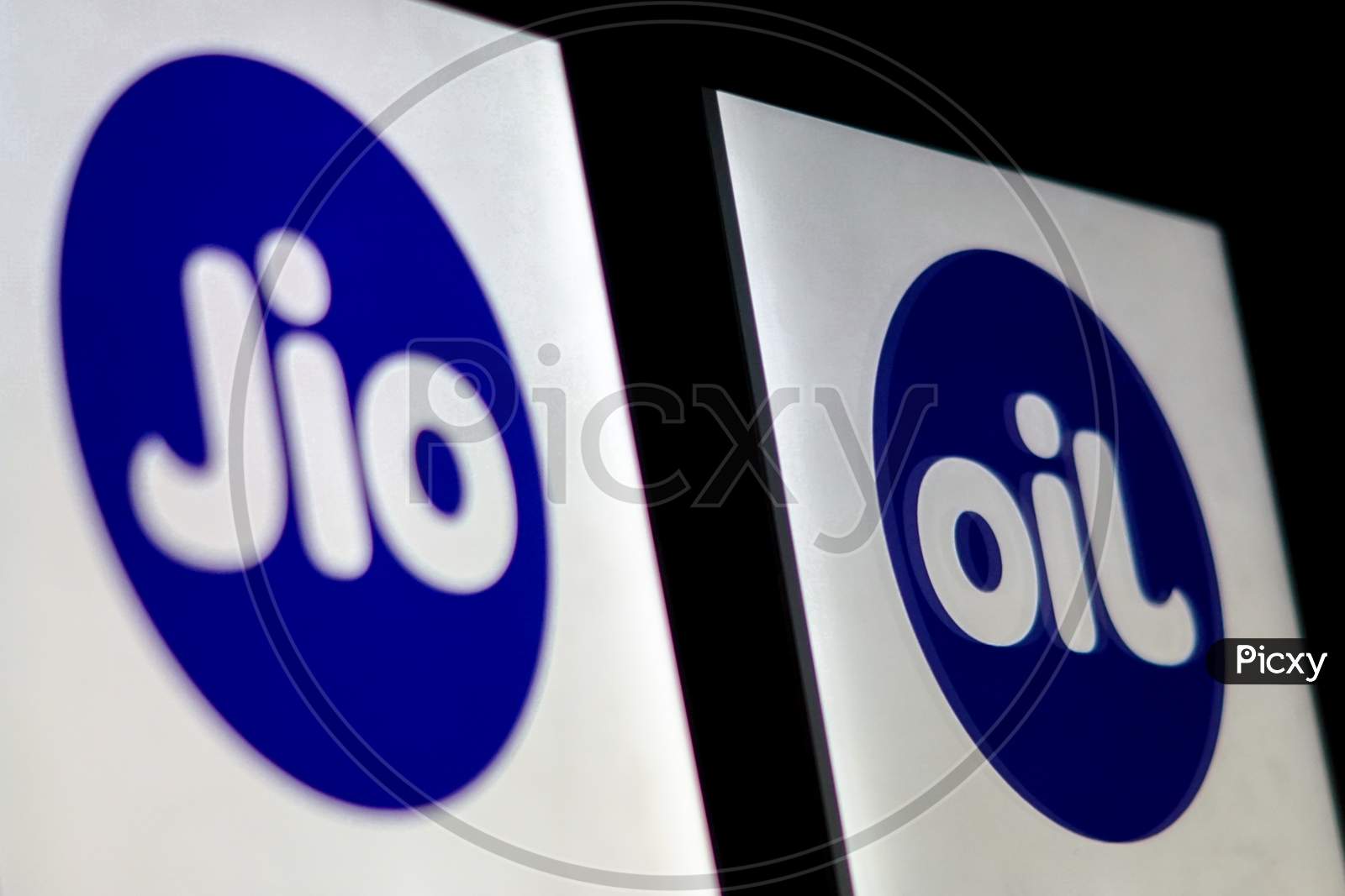 Jio Logo and Flipped Jio Logo as OIL on a Smartphone Screen