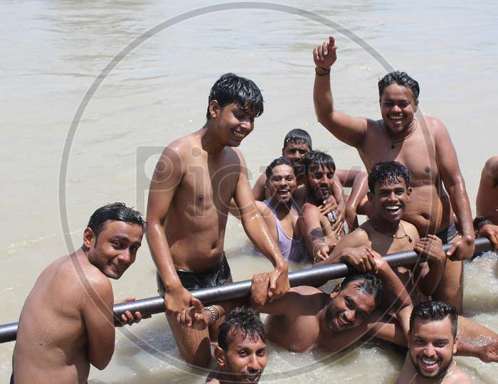 Haridwar, India - June 22, 2020: Pilgrims Are Taking Holy Bath In Holy River Ganga At Har-Ki-Pauri, Haridwar To Got Salvation On Occasion Of A Hindu Festival. Ganges River In Haridwar, Uttarakhand