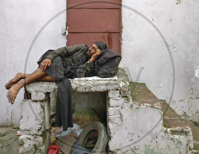 Indian Street photography sleeping homeless shadu