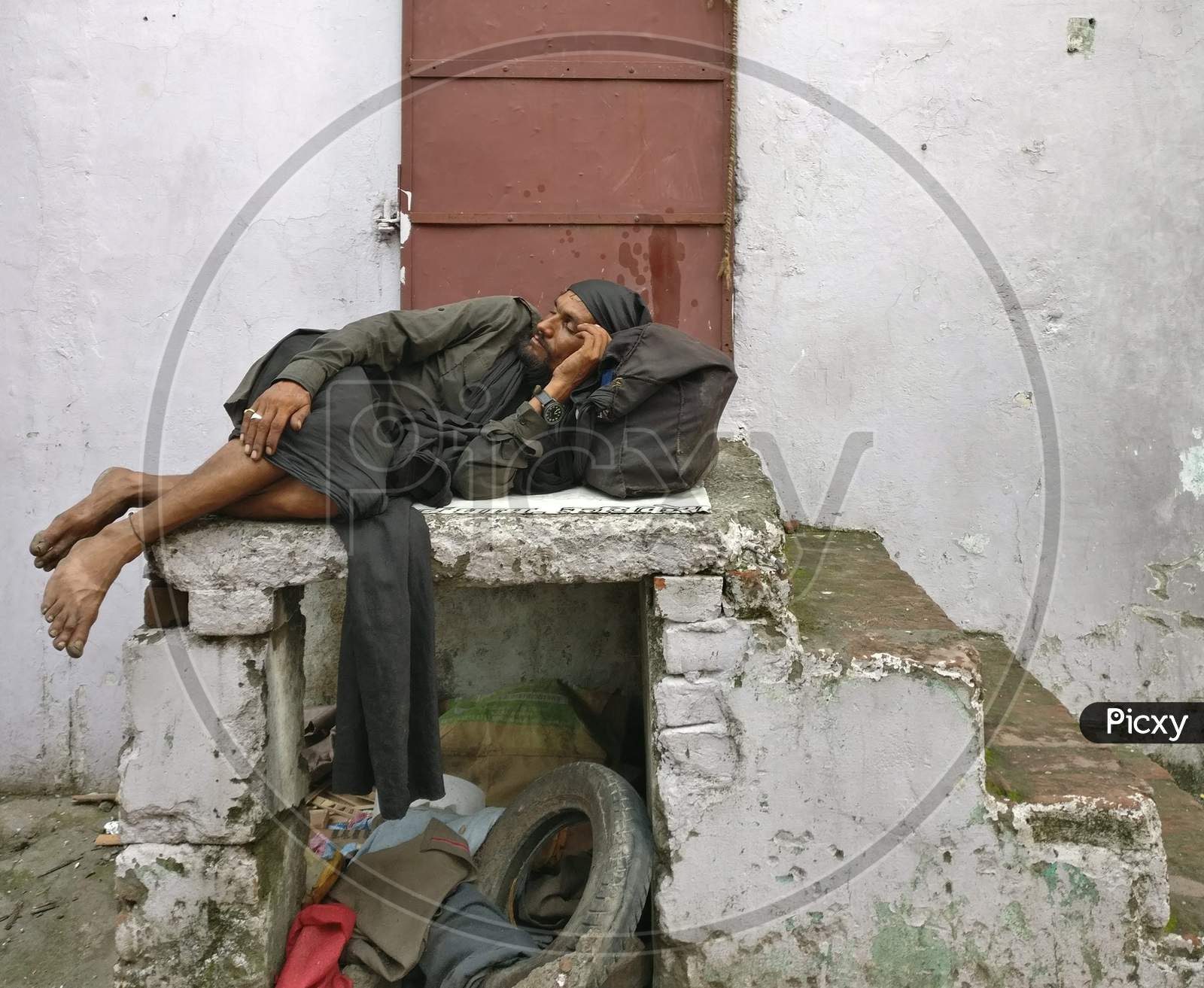 Indian Street photography sleeping homeless shadu