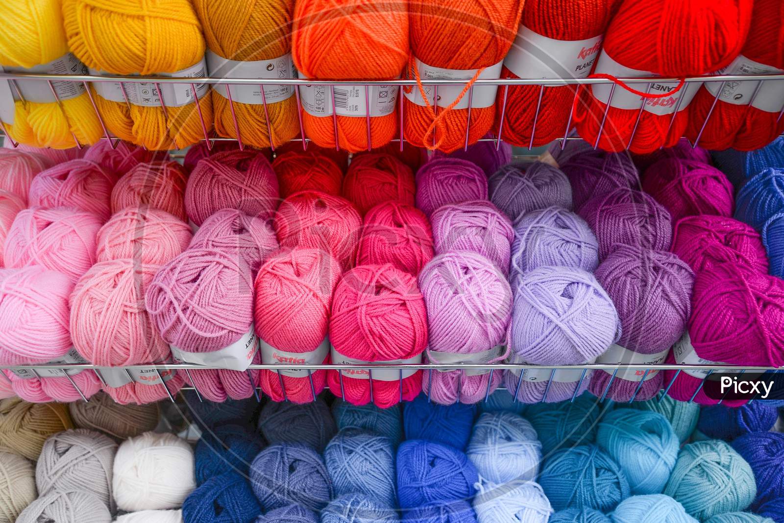 Woolen threads of different colours