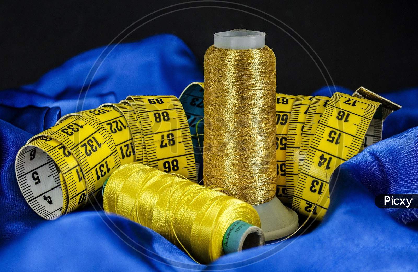 Thread and measuring tap