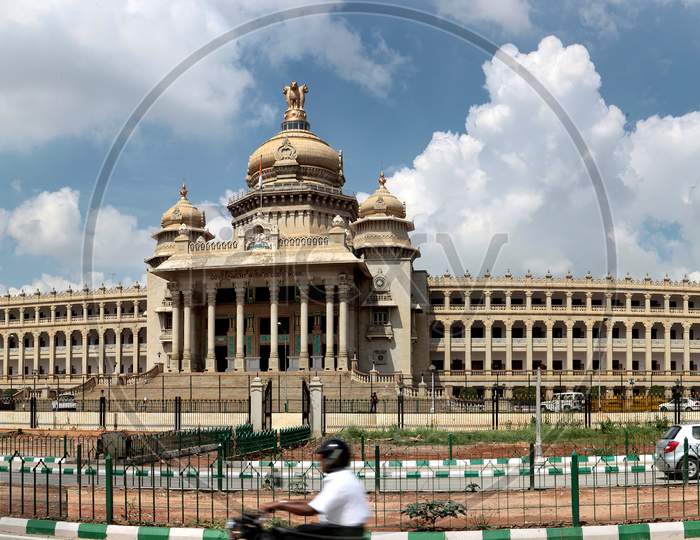 Karnataka, state building