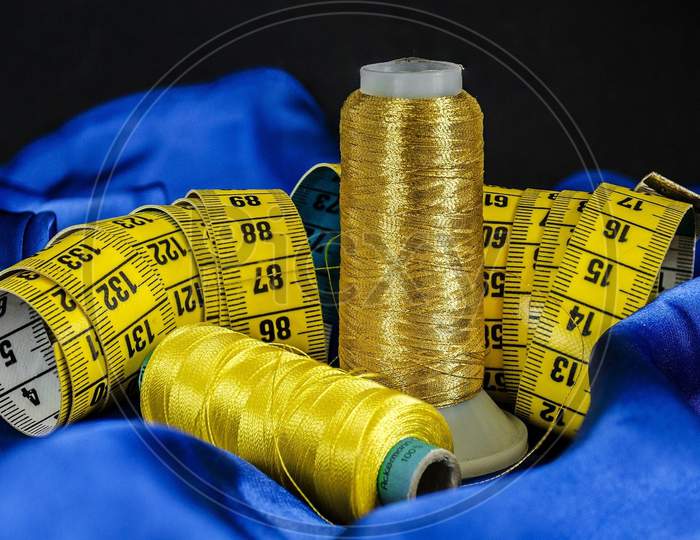 Thread and measuring tap