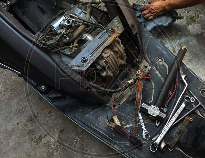 Working  hands on vehicle