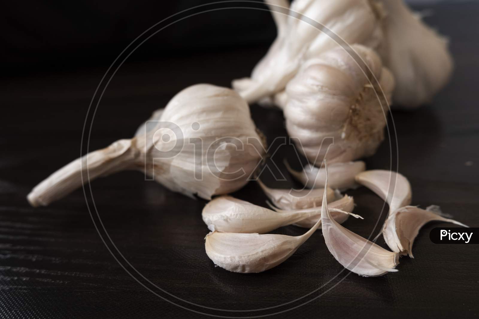 Closeup Shot Of Garlic'S & Cloves