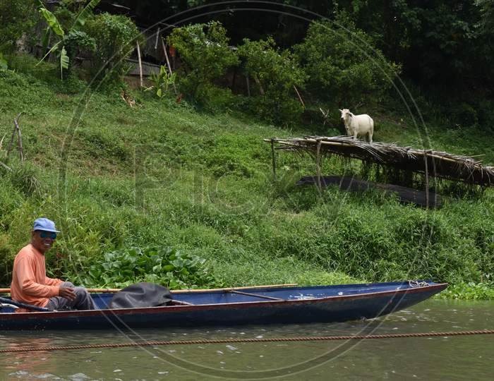 The riverside canoe trip in Manila Philippines