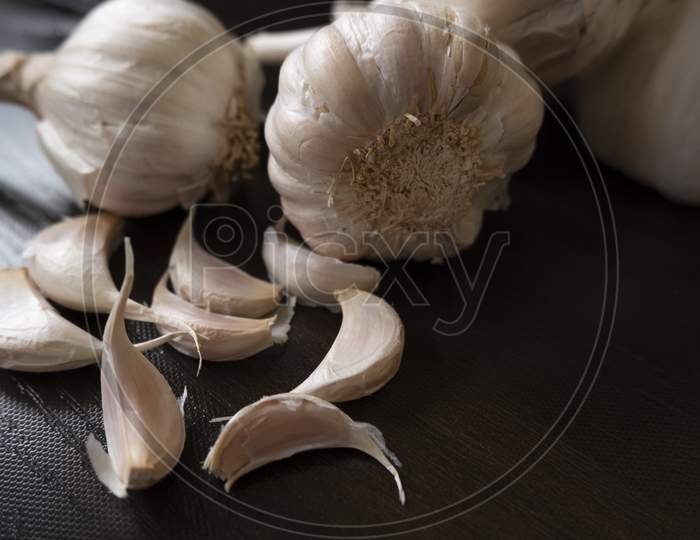 Shot Of Garlic'S & Cloves On Wooden Background