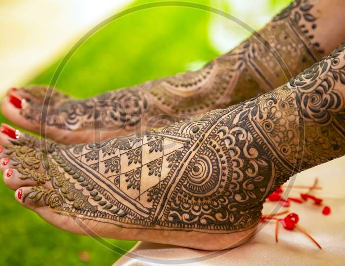 henna on Indian bride's leg.