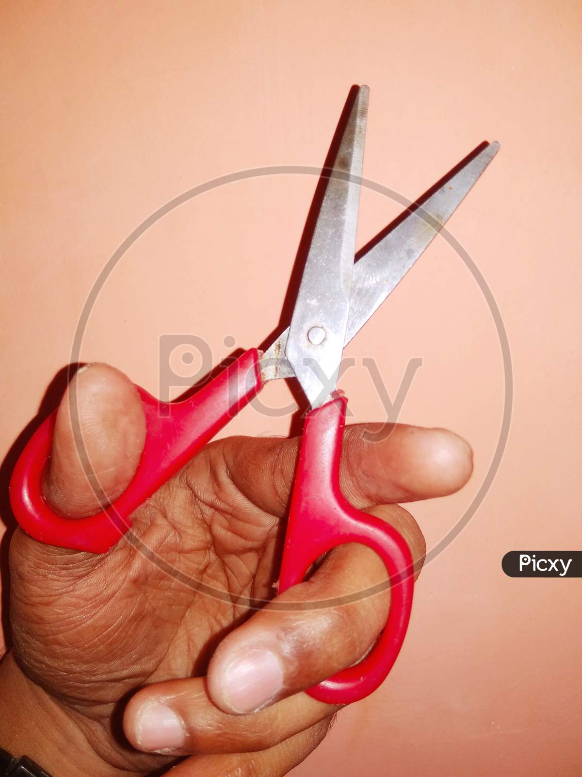 A man hand with the scissors