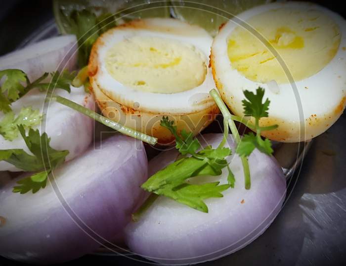 Masala egg with onion and lemon