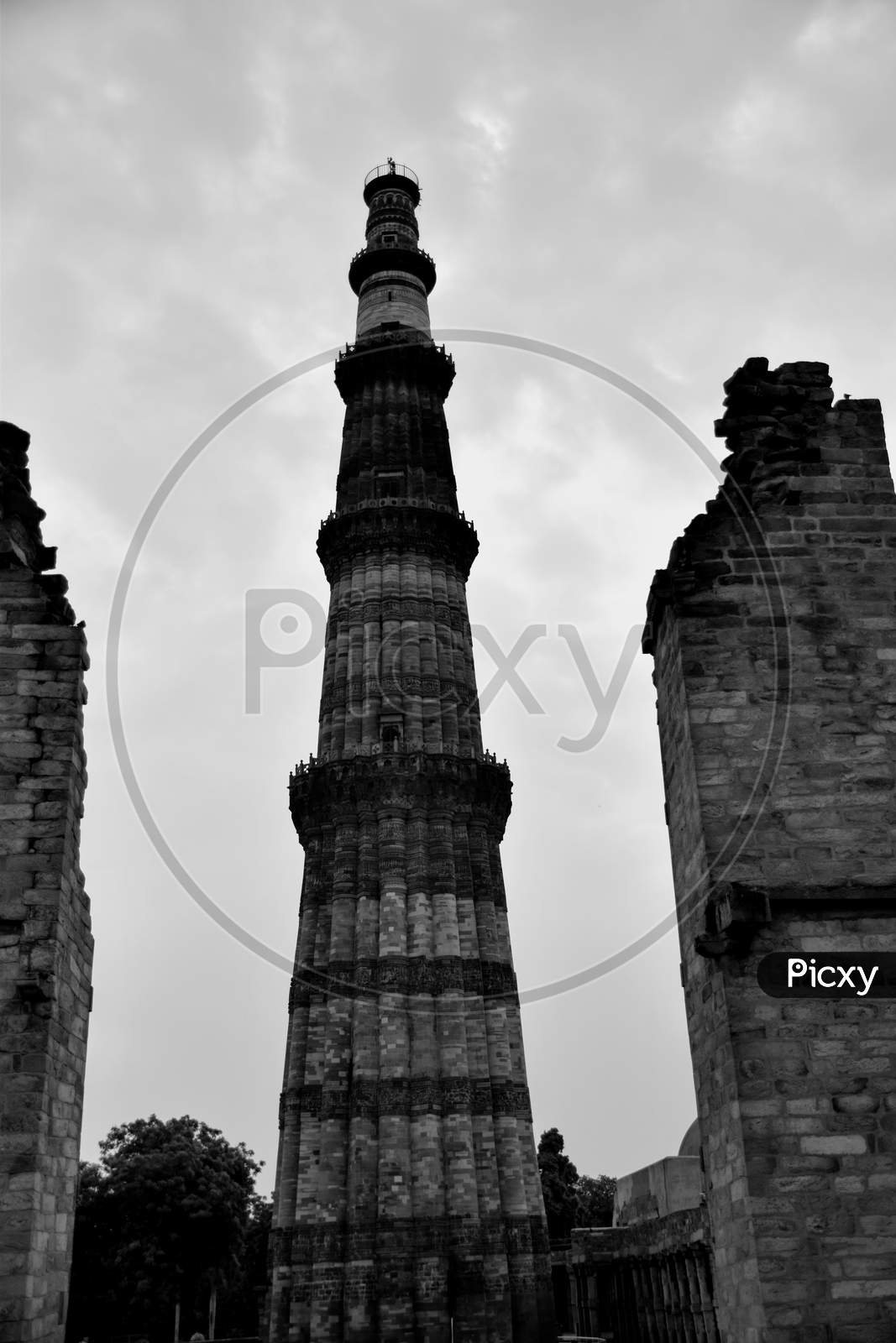 Qutub Minar New Delhi, India, The Tallest Minaret In India Is A Marble And Red Sandstone Tower That Represents The Beginning Of Muslim Rule, Qutub Minar Complex, World Tallest Brick Minaret