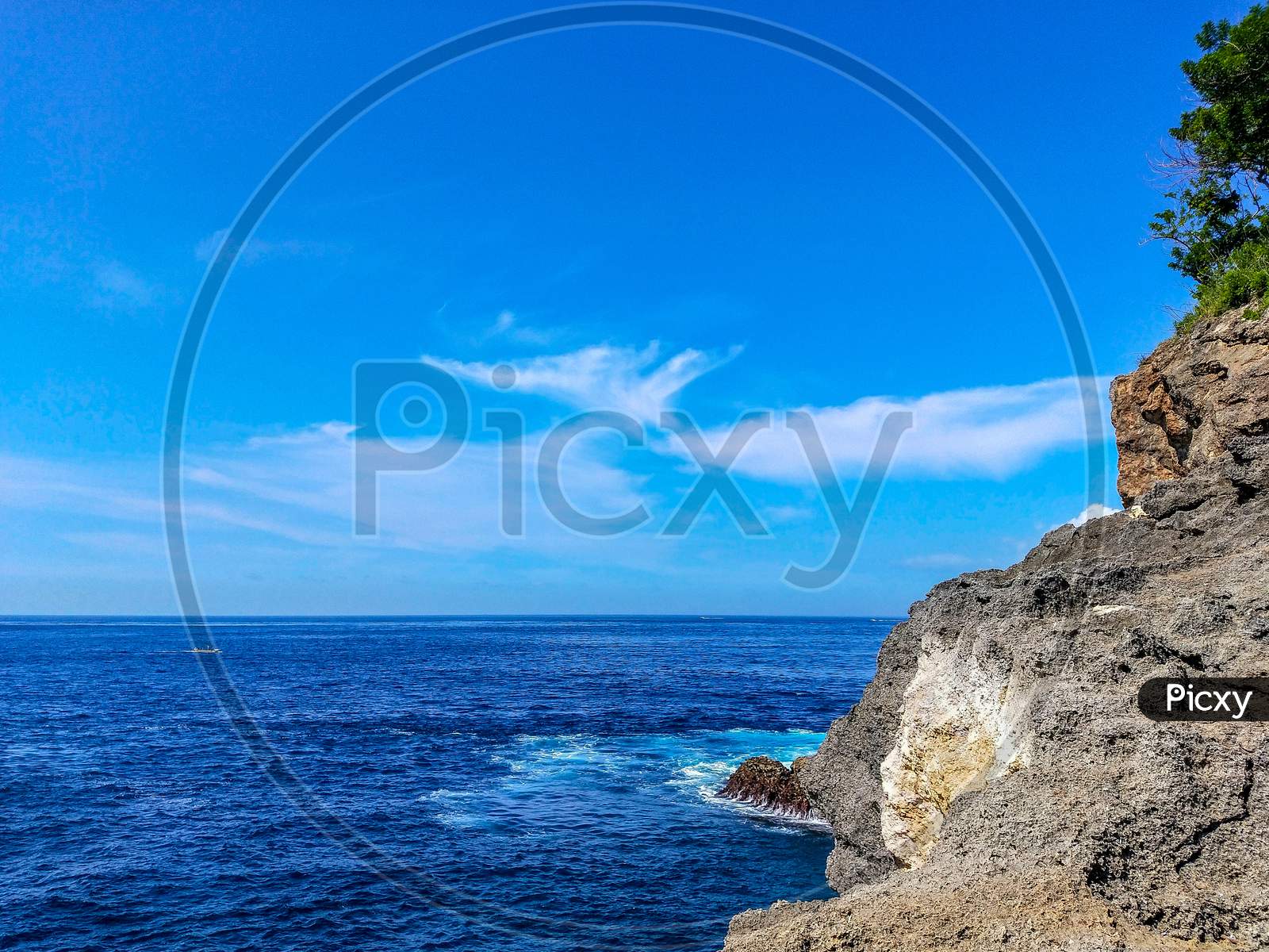 Beautiful Angel'S Billabong View. Sharp Dramatic Rocks And Crashing Waves At The Entrance To Angel'S Billabong On Nusa Penida, Wonderful Angels Billabong At Nusa Penida, Bali Indonesia, Angel'S Billabong Is Natural Infinity Pool On The Island