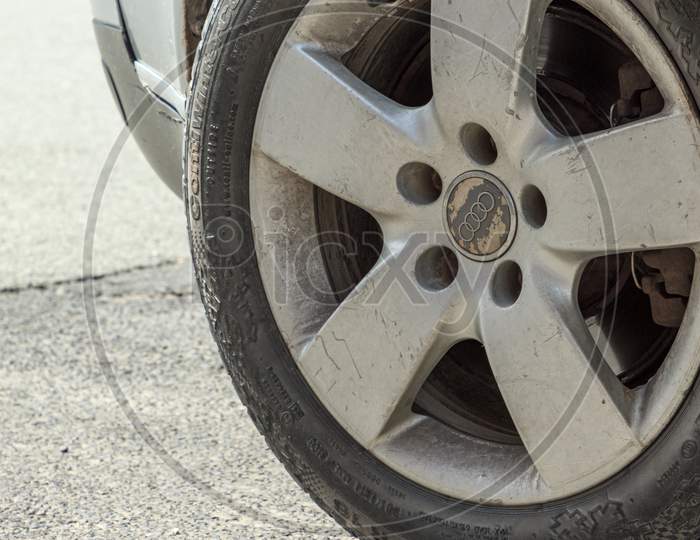 Car Black Tier Wheel Details