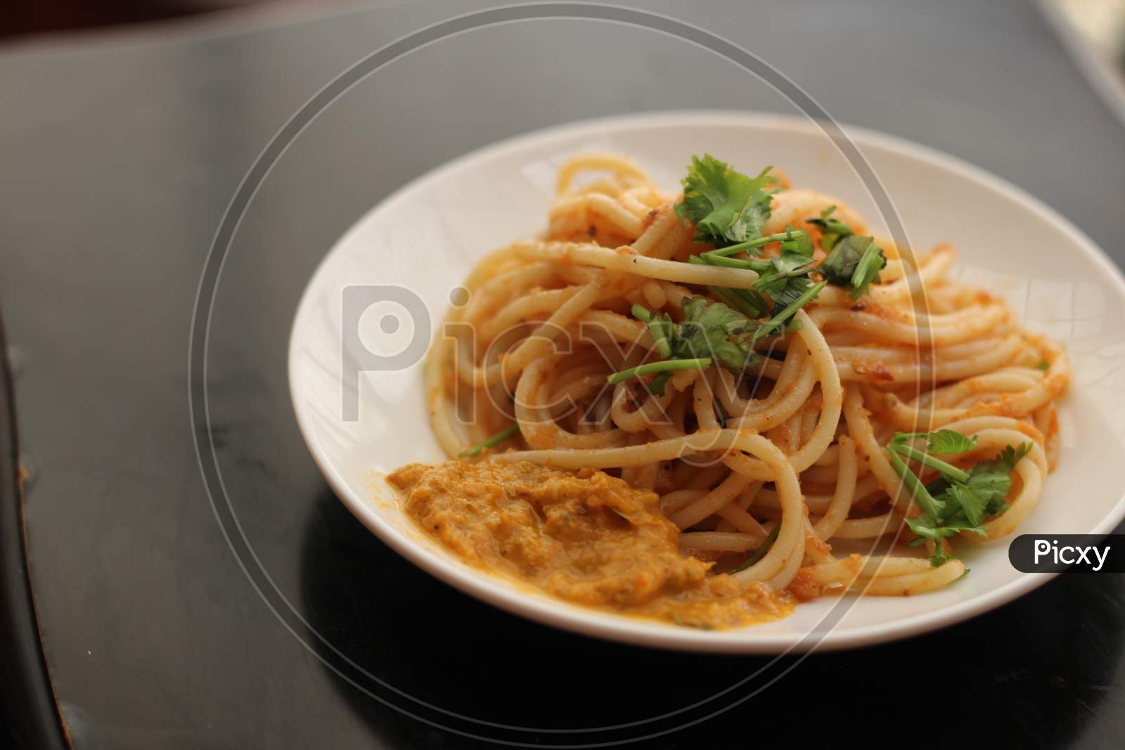 Classic Tomato spaghetti with coriander on top