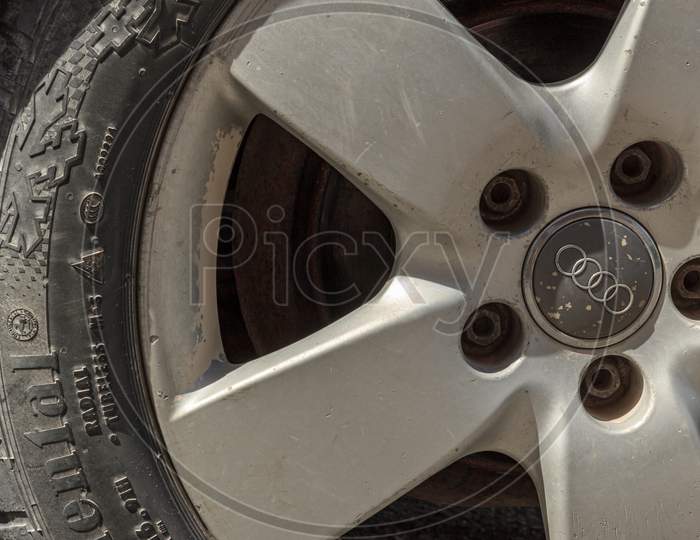 Car Black Tier Wheel Details