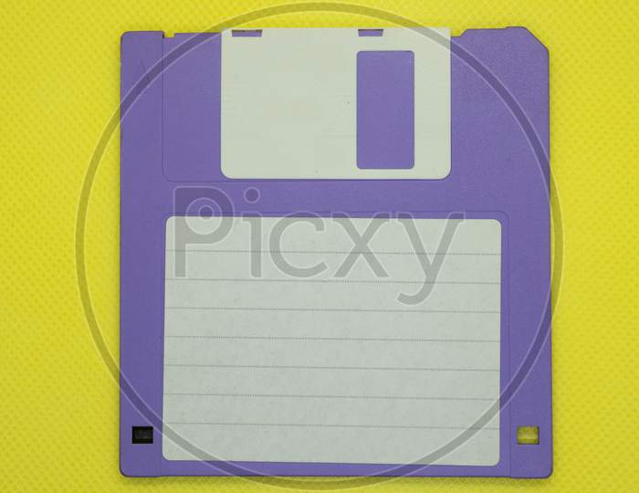 Front side of a 3.5 inch floppy disk