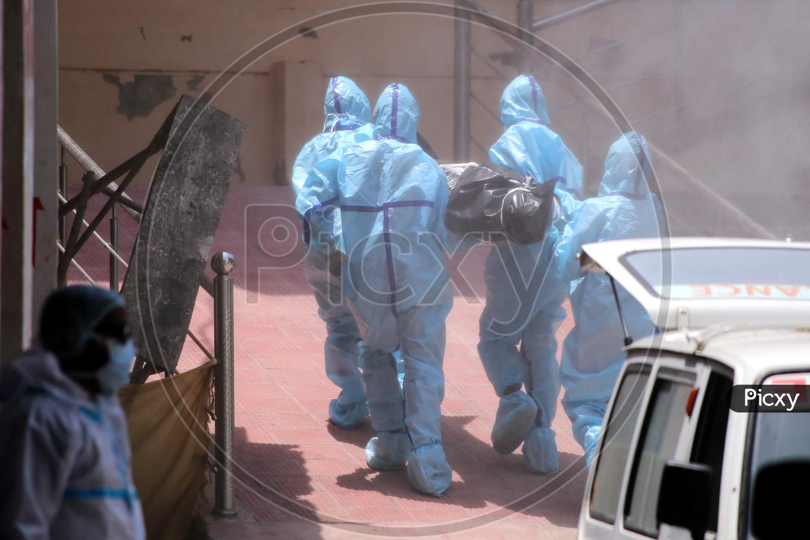 Health workers in hazmat suits carry the dead body of a person who died due to the coronavirus infection at a crematorium during the ongoing Covid-19 lockdown in Ajmer, Rajasthan on July 02, 2020.