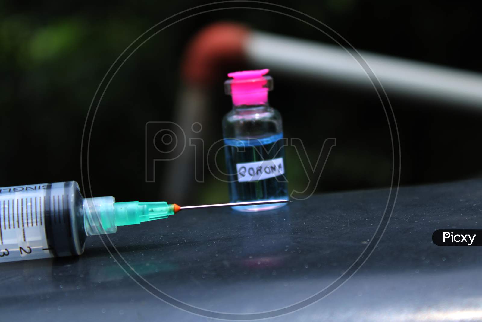 Disposable syringe natural photo capture