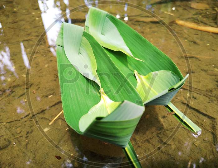 Bamboo leaf boat