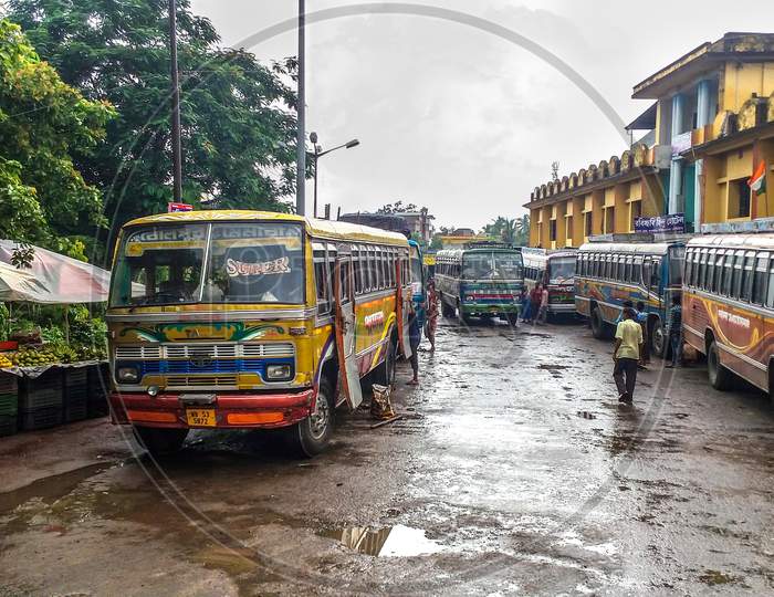 Image Of A Bus Stand Of West Bengal During The Lockd-own