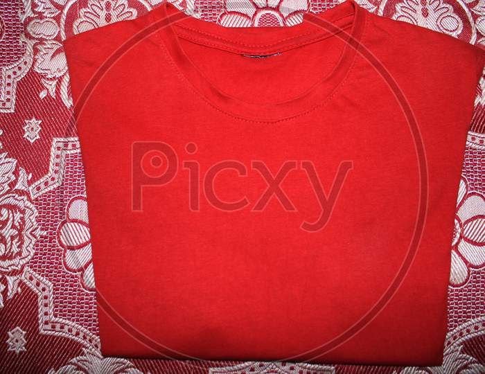 Red color t shirt photo