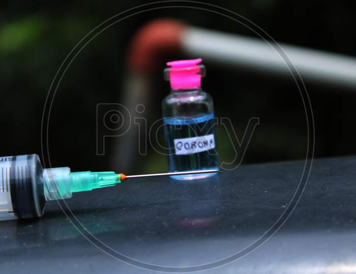 Disposable syringe natural photo capture