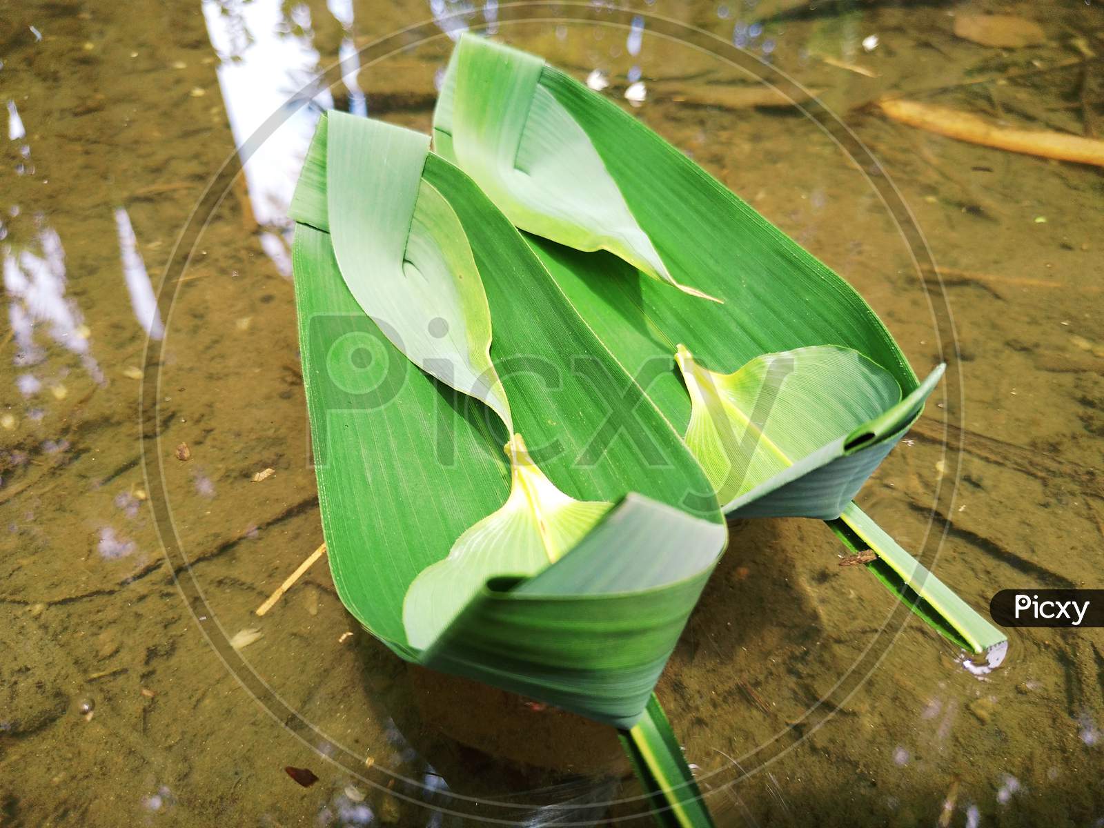 Bamboo leaf boat