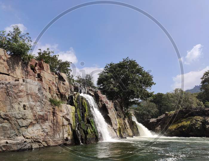 Hogenakkal waterfalls
