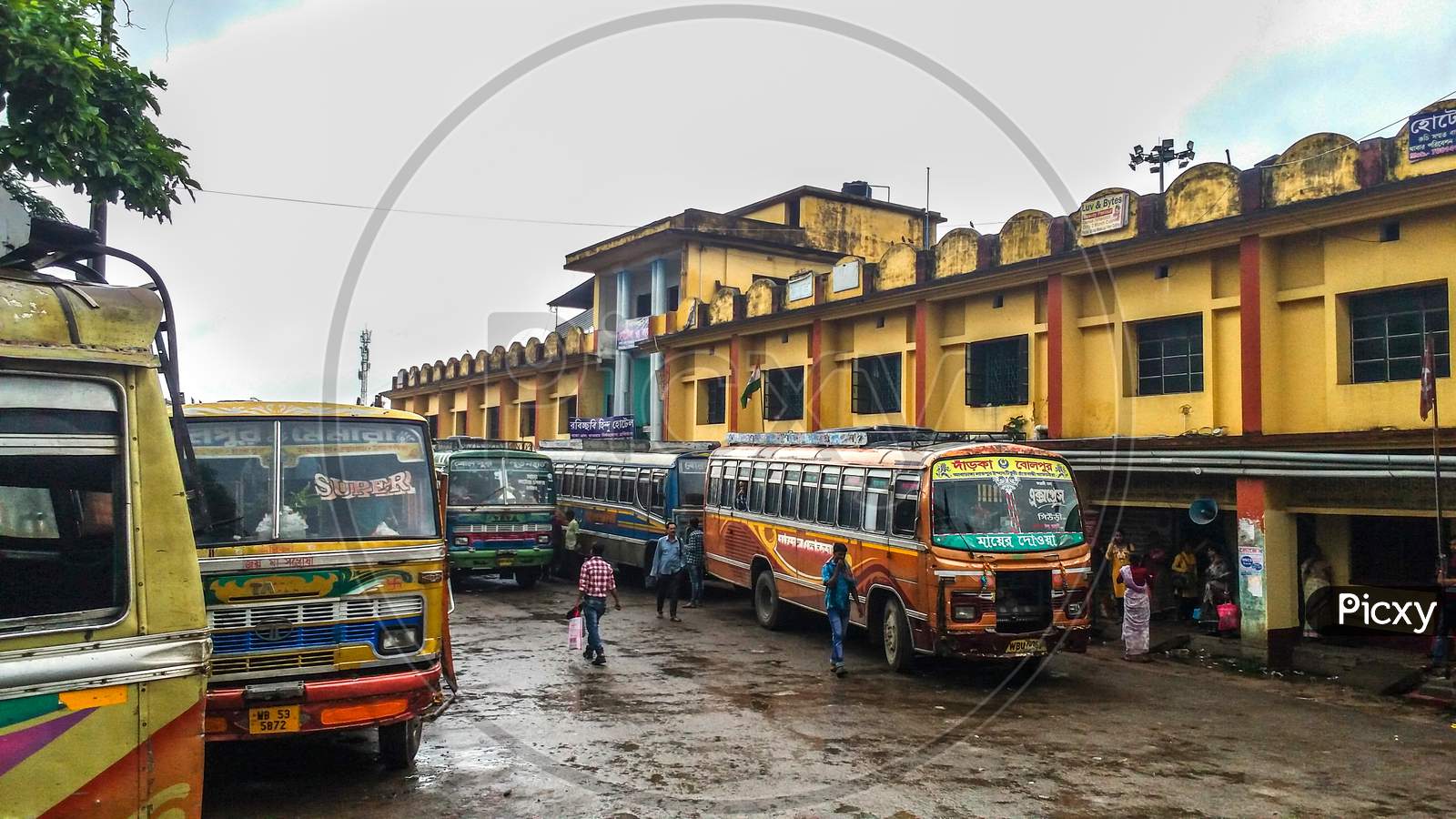 Image Of A Bus Stand Of West Bengal During The Lock-down