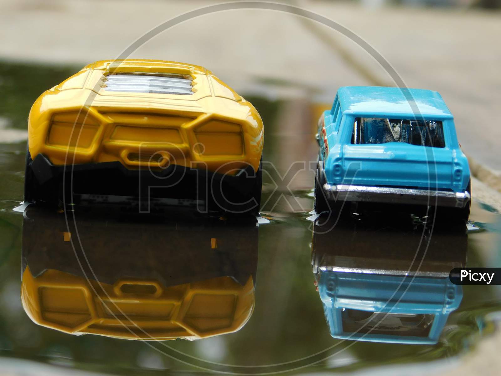Yeloow and blue toy vehicle