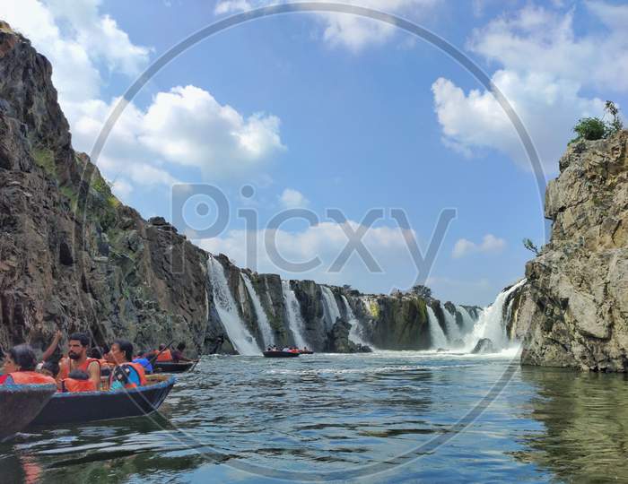hogenakkal waterfalls