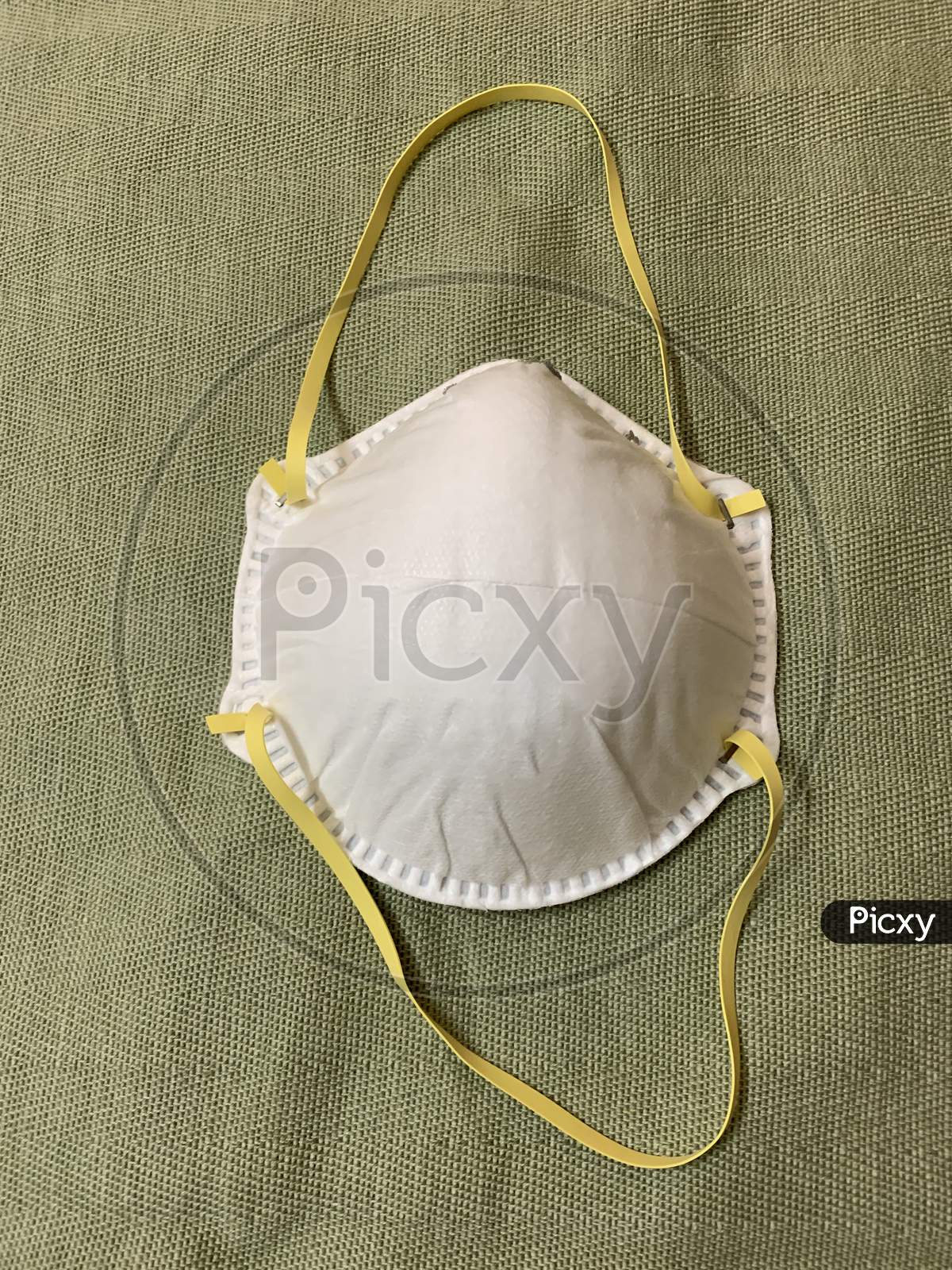 N 95 mask with no labels