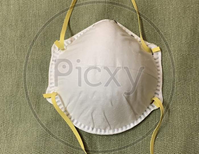 N 95 mask with no labels