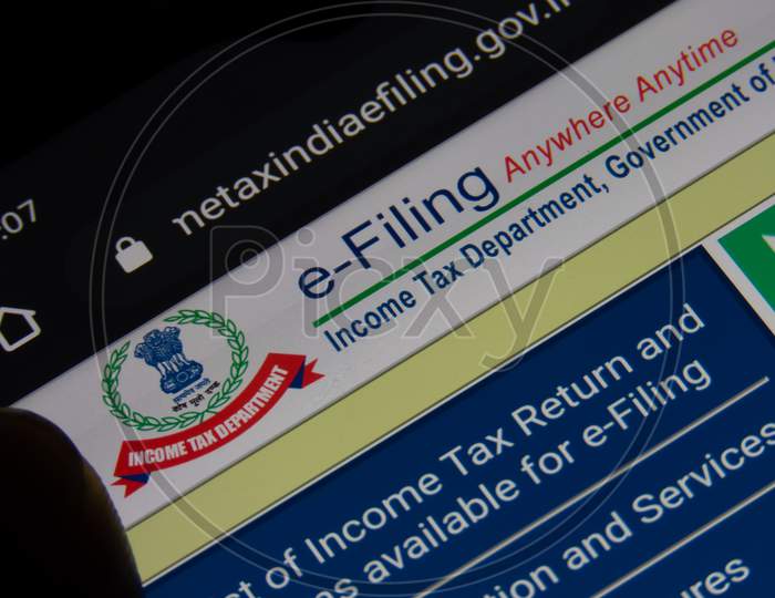 Browsing Of Income Tax Return Or E-Filling Online In Mobile.