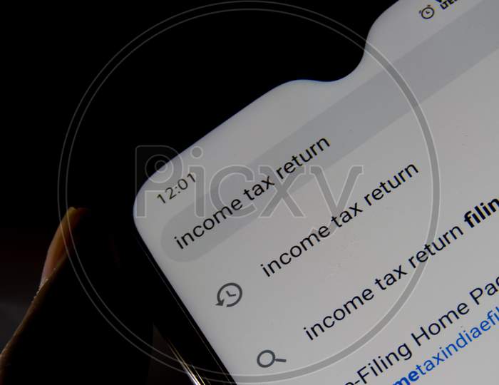 Browsing Of Income Tax Return Or E-Filling Online In Mobile.