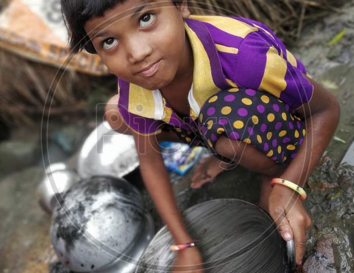 This is an Indian girl, she is a girl, working in her homes.  It is doing kitchen work.  It is very beautiful.