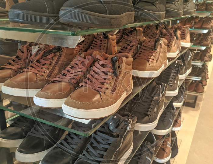 Shoe shopping in Forum mall