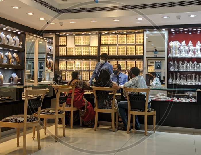 Gold shopping during Covid in Kalyan jewellers