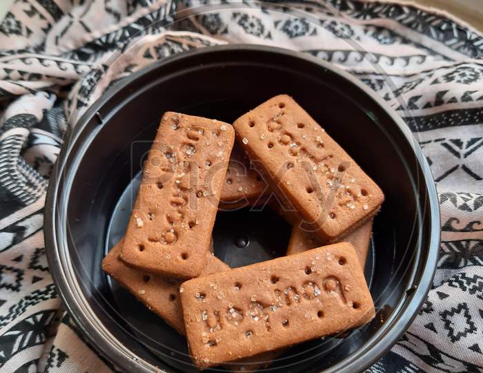 Bourbon biscuit in a bowl