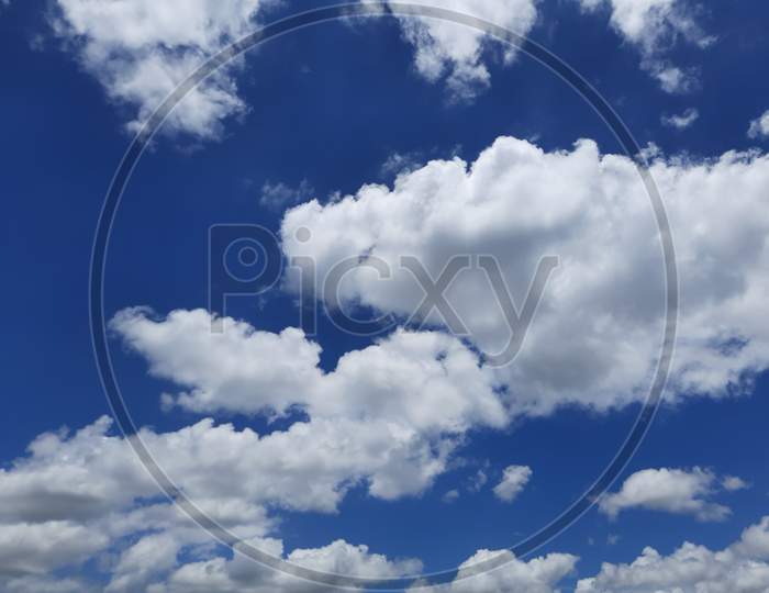 Sky view with clear clouds